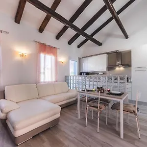 Ca' Laura - Centro - 10 Min From Venice , Murano Italia